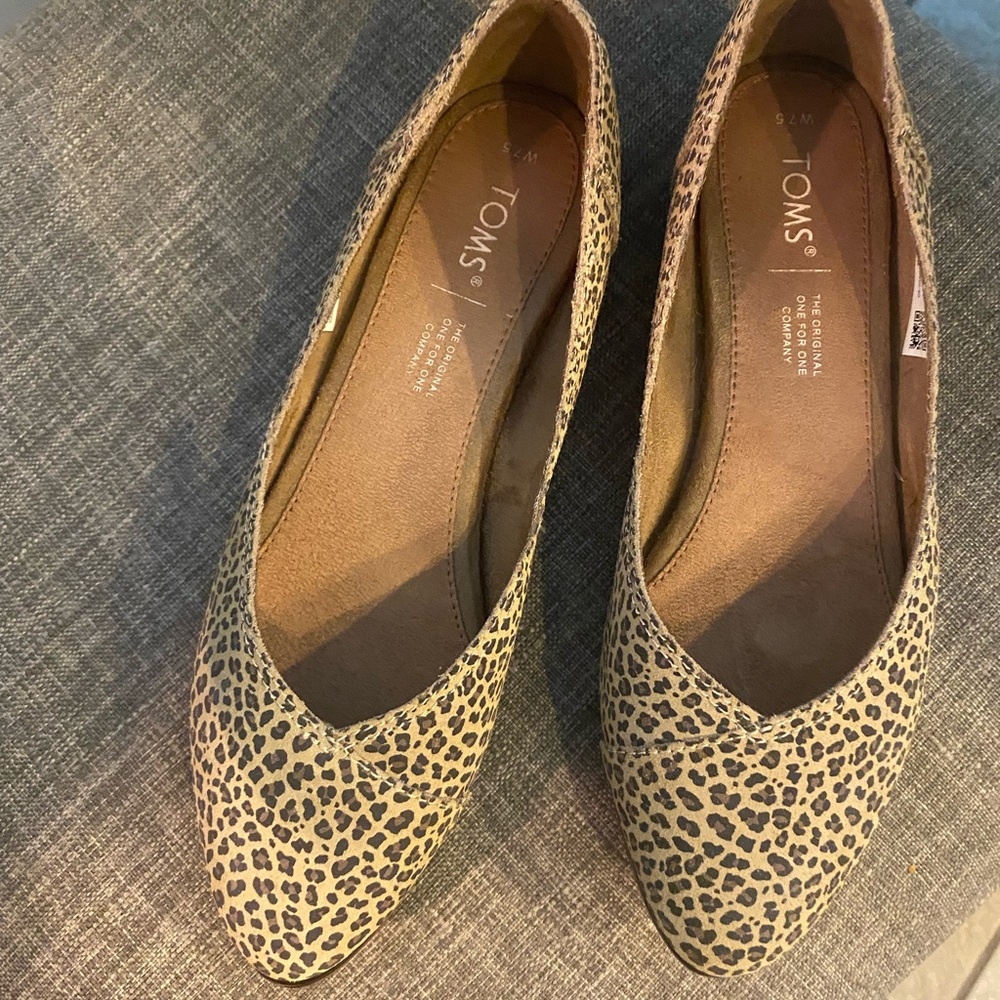 TOMS -EUC cheetah print flats